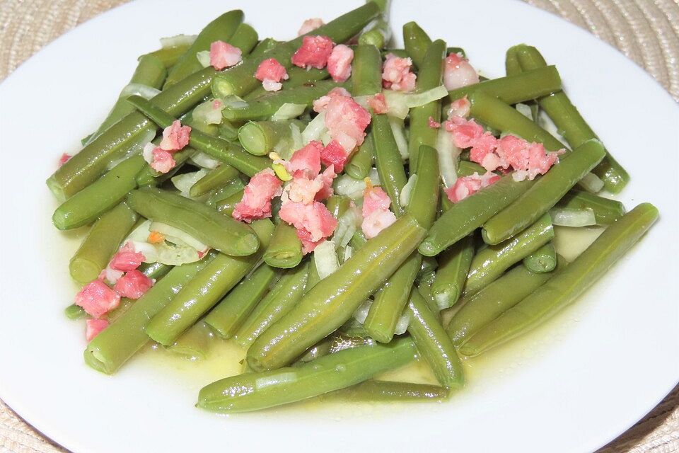 Grüner Bohnensalat mit Zwiebeln