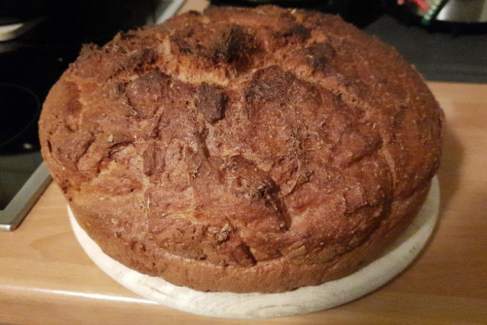 Knuspriges Dinkelvollkornbrot aus dem Dutch Oven Knuspriges Dinkelvollkornbrot aus dem Dutch Oven