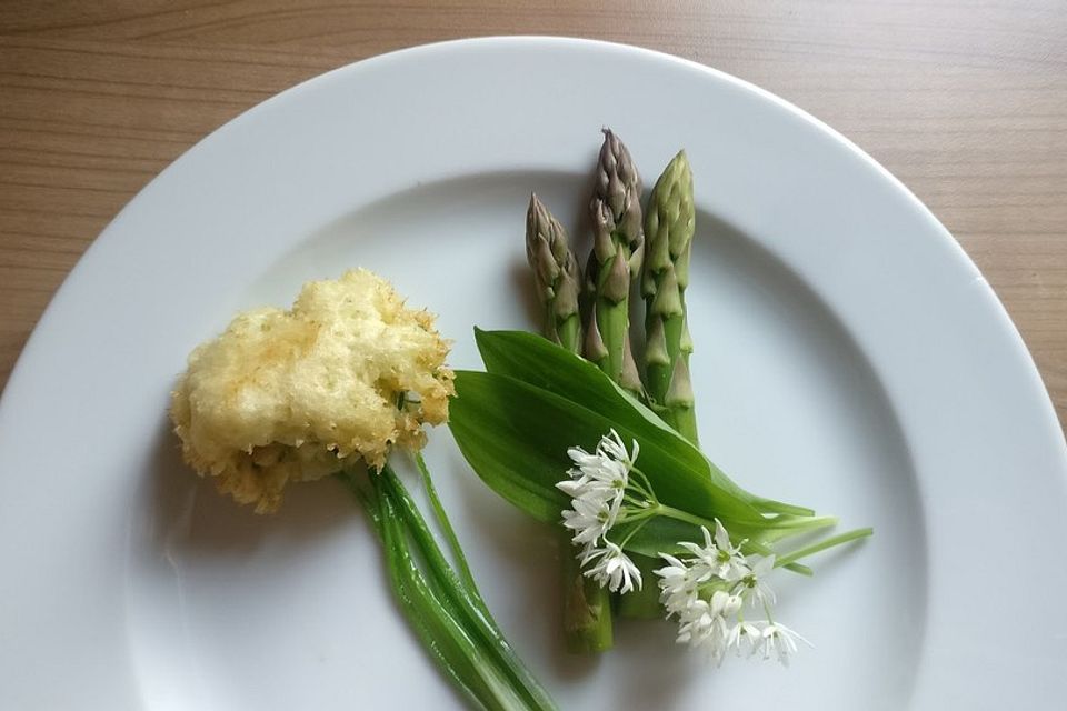 Bärlauchblüten im Sektteig oder Bierteig gebacken