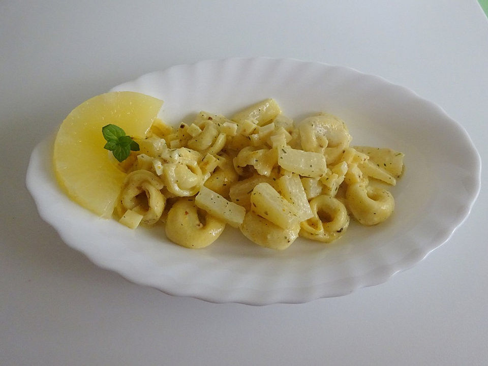 Tortellinisalat mit Käse, Ananas und Curry von Yannick123s | Chefkoch