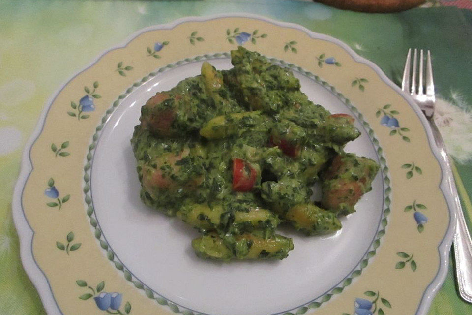 Schupfnudel-Spinat-Pfanne mit Hackbällchen