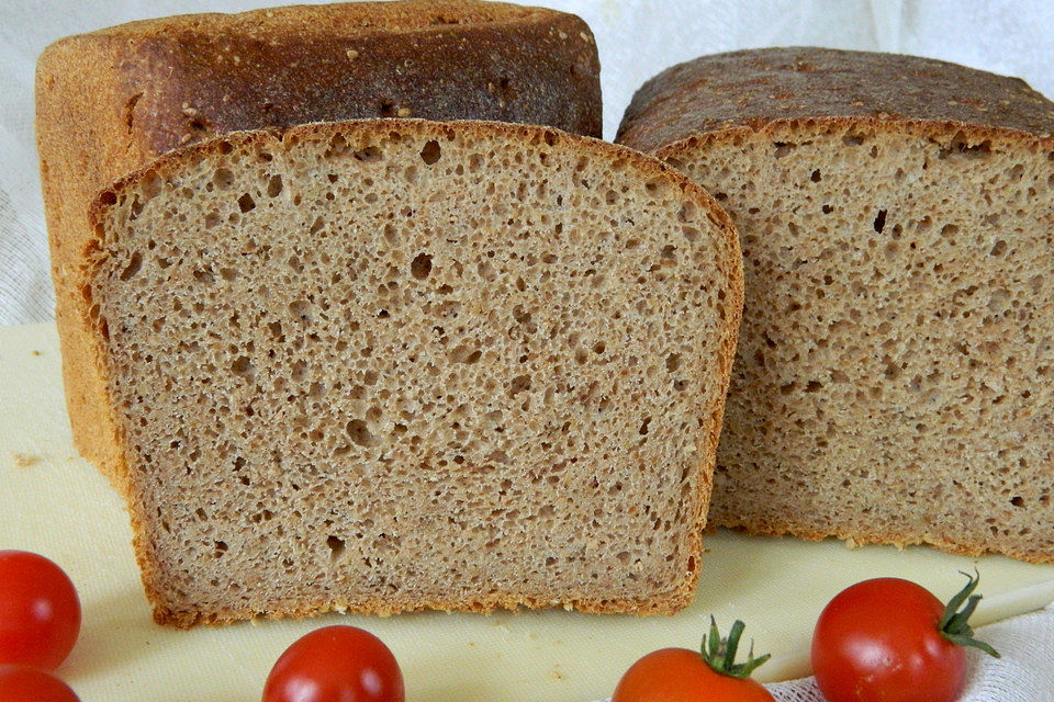 Dinkel-Weizen-Sauerteig-Vollkornbrot mit Sesam und Buttermilch