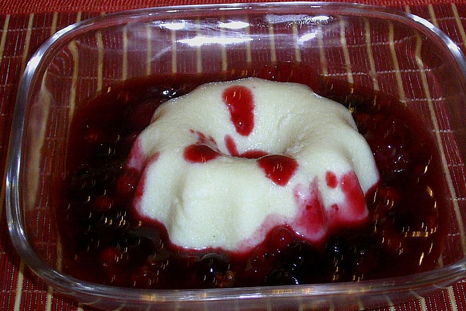 Grießpudding mit Sahne