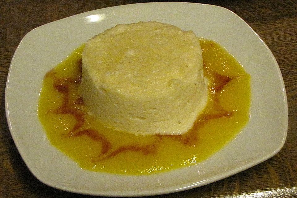 Grießpudding mit Sahne