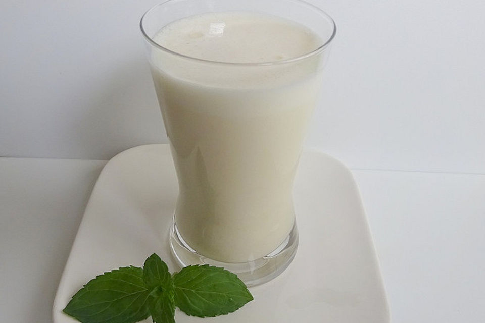 Buttermilch-Mix mit Limetten und Haferflocken Buttermilch-Mix mit Limetten und Haferflocken
