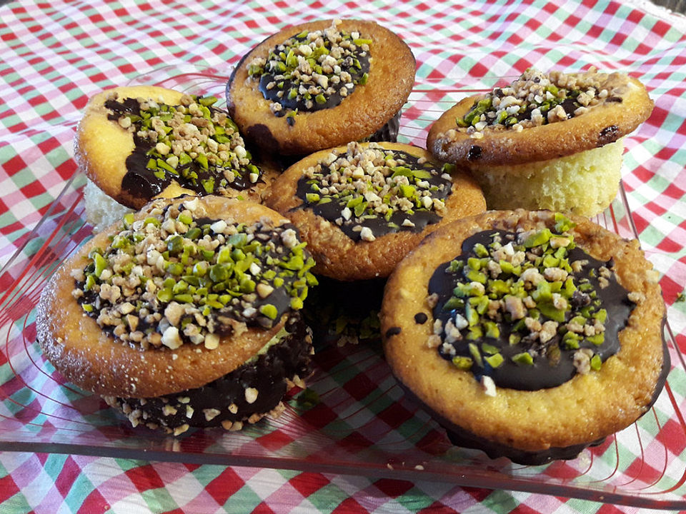 Muffins gefüllt mit Kirschen und Schokolade von eisbobby| Chefkoch