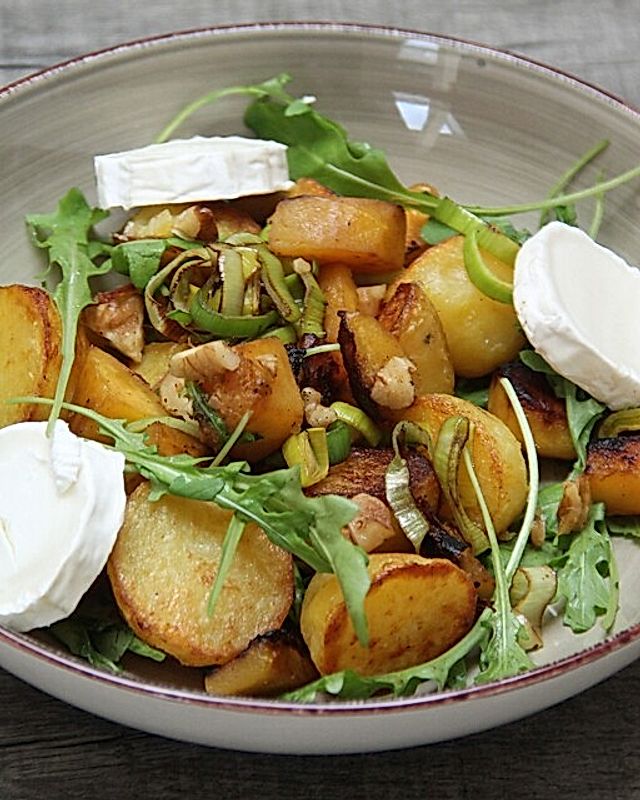 Kürbis-Kartoffelpfanne mit Ziegenkäse