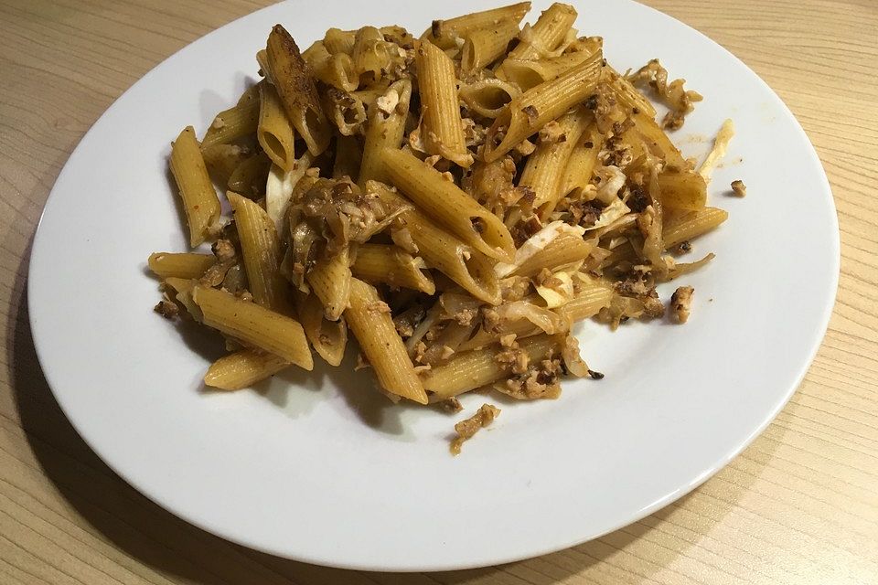 Vegetarische Spitzkohl-Nudel-Pfanne