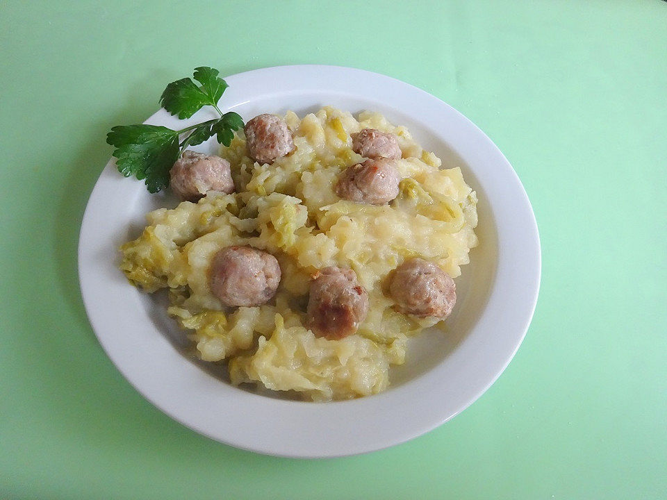Wirsingeintopf mit Hackbällchen von der Bratwurst von Doppelomachrissy ... Wirsingeintopf mit Hackbällchen von der Bratwurst von Doppelomachrissy ...