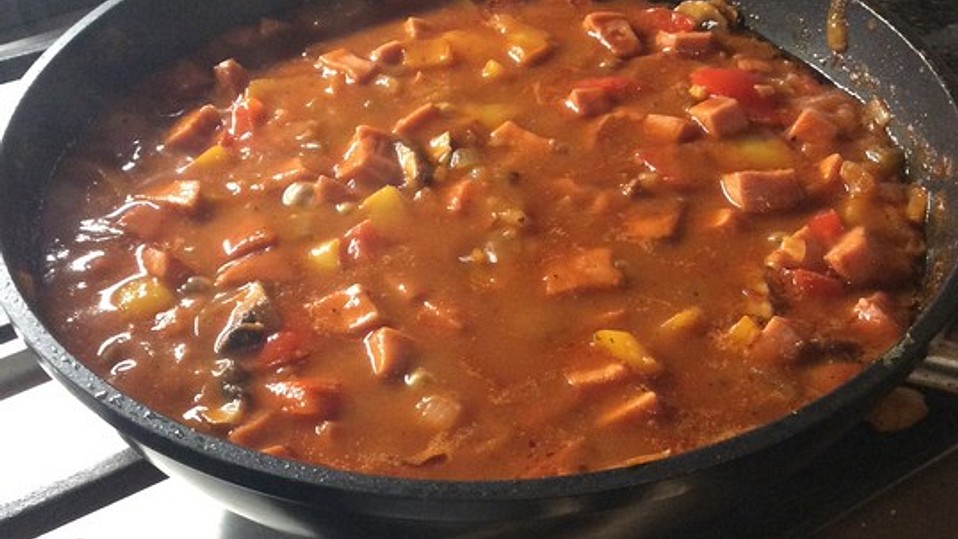 Fleischwurstpfanne mit Paprika, Champignons und Gewürzgurken von Koch232