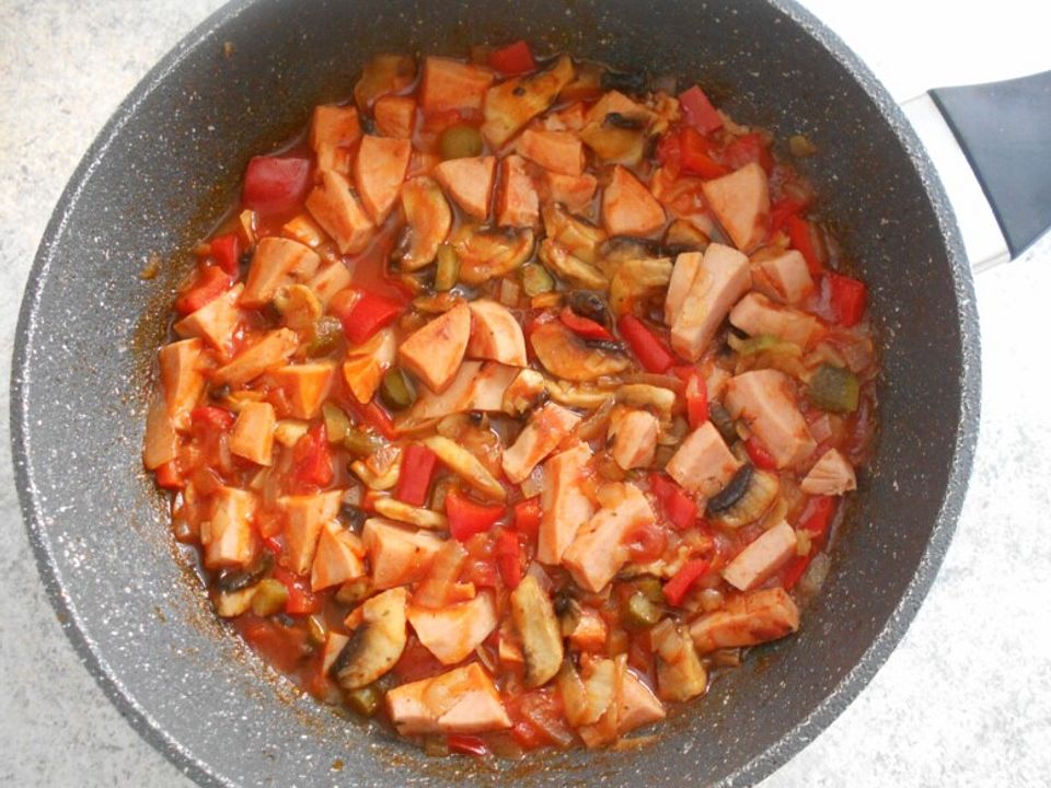 Fleischwurstpfanne mit Paprika, Champignons und Gewürzgurken von ...