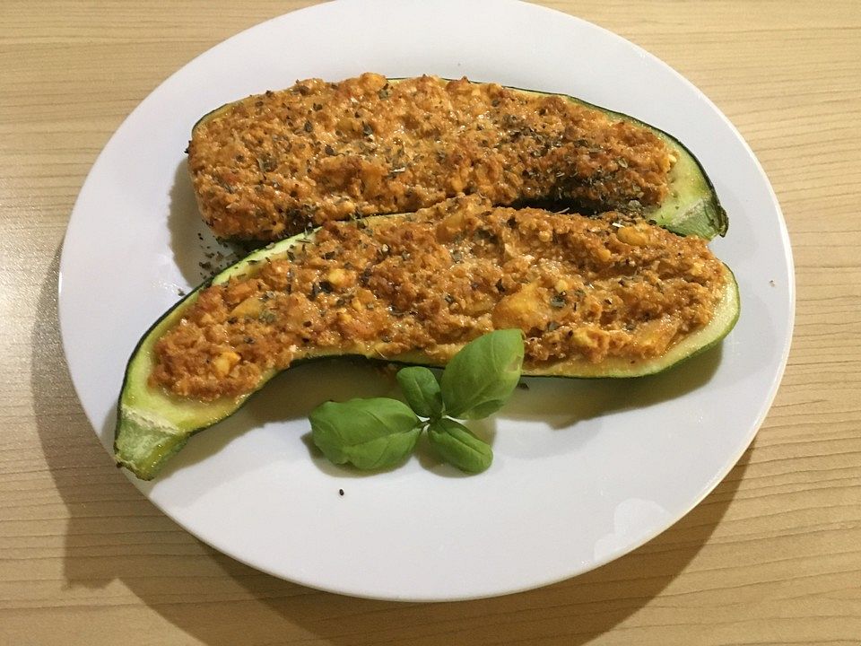 Vegetarisch gefüllte Zucchini mit Tofu und Feta von Mellimaus007| Chefkoch