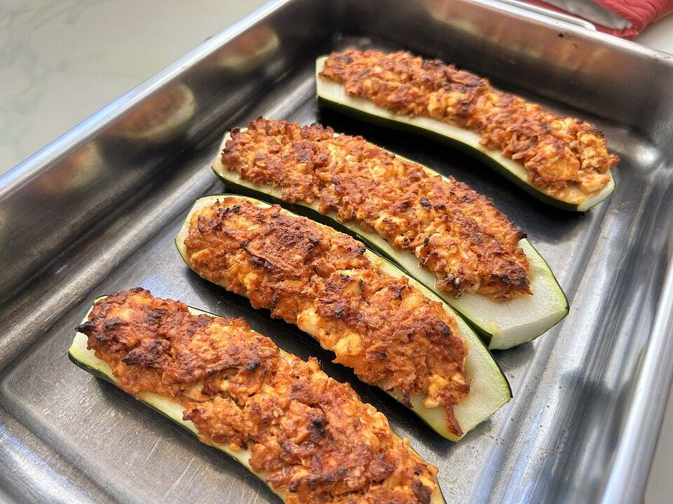 Vegetarisch gefüllte Zucchini mit Tofu und Feta| Chefkoch