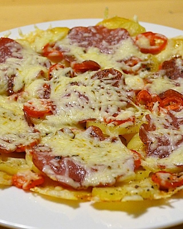 Kartoffel-Salami-Pizza aus der Pfanne