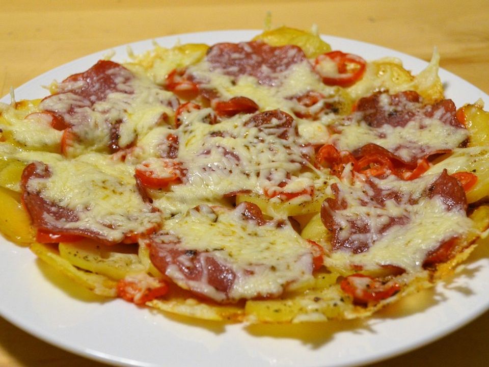 Kartoffel-Salami-Pizza aus der Pfanne von Rondinchen1904| Chefkoch