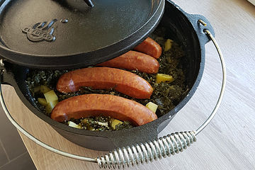 Grünkohl mit Mettwurst und Kartoffeln aus dem Dutch Oven