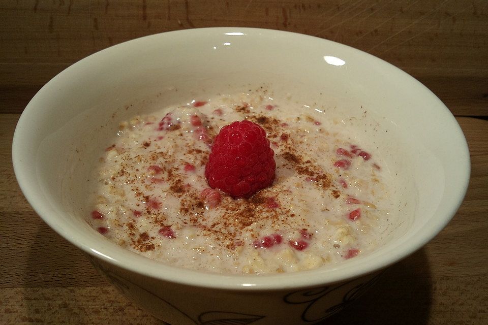 Porridge mit Himbeeren