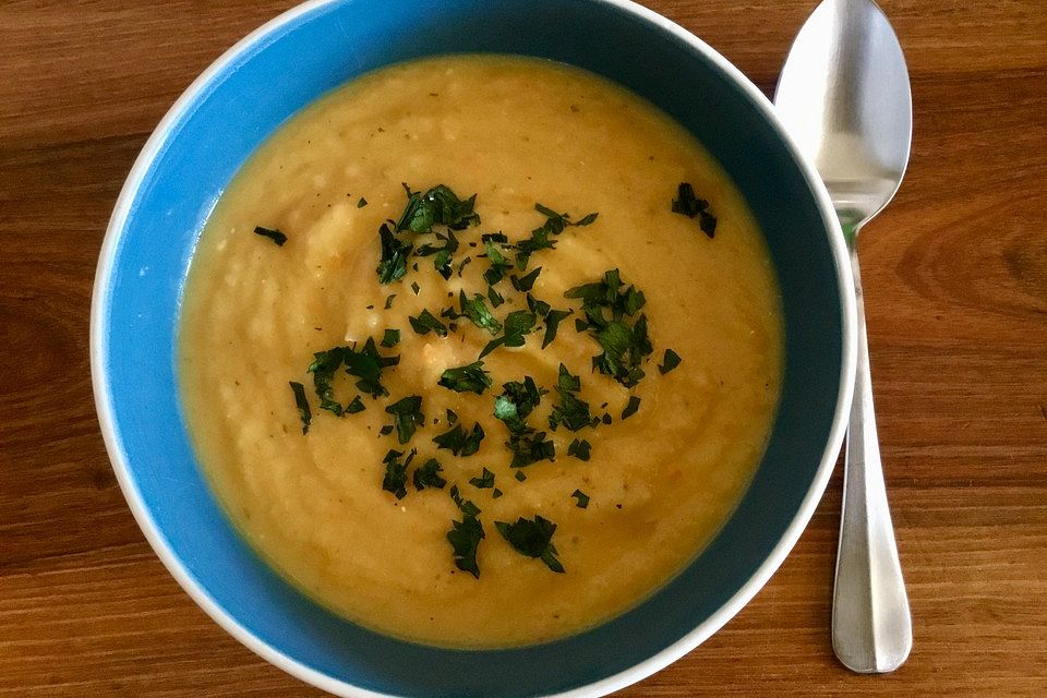 Selleriesuppe mit Möhre und Kartoffel