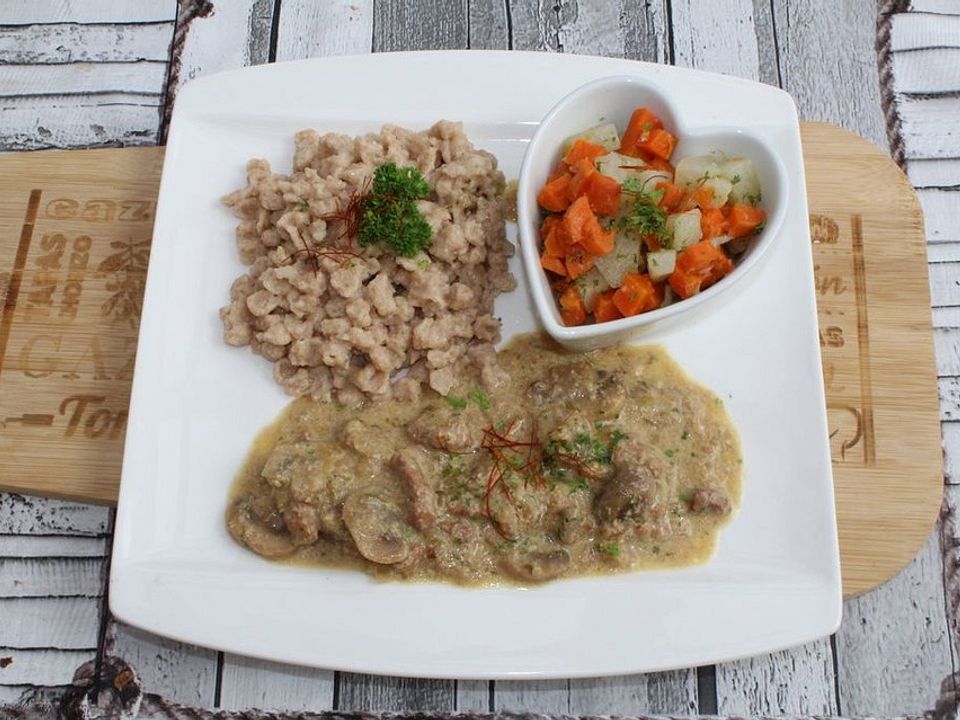 Geschnetzeltes in Pilzrahmsoße von Abacusteam | Chefkoch Geschnetzeltes in Pilzrahmsoße von Abacusteam | Chefkoch