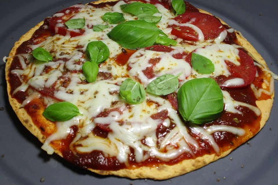 Pfannenpizza mit Mozzarella