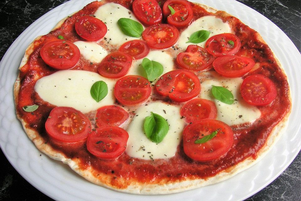 Pfannenpizza mit Mozzarella