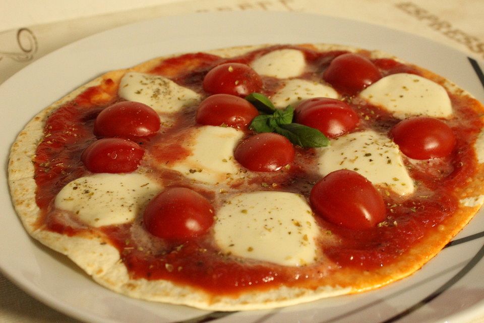 Pfannenpizza mit Mozzarella