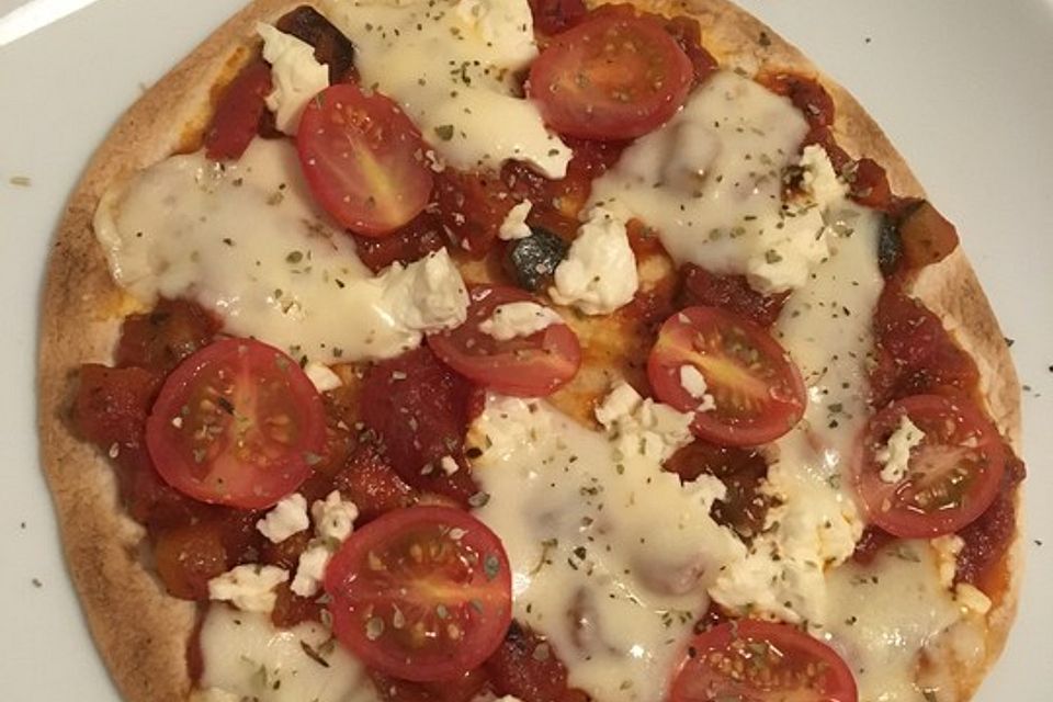 Pfannenpizza mit Mozzarella