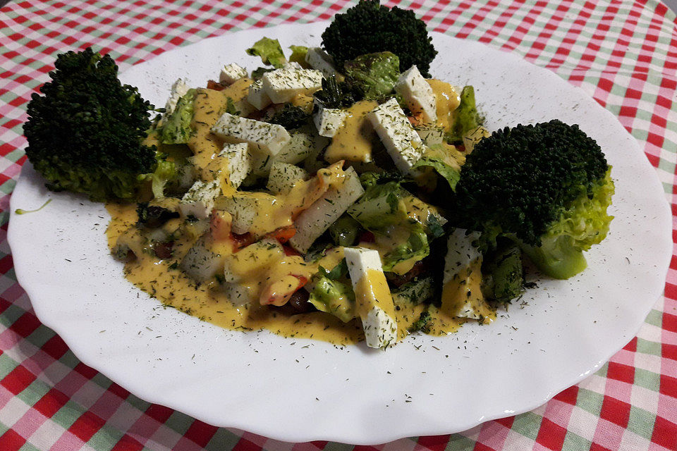 Gemischter Salat mit Schafskäse und Melone