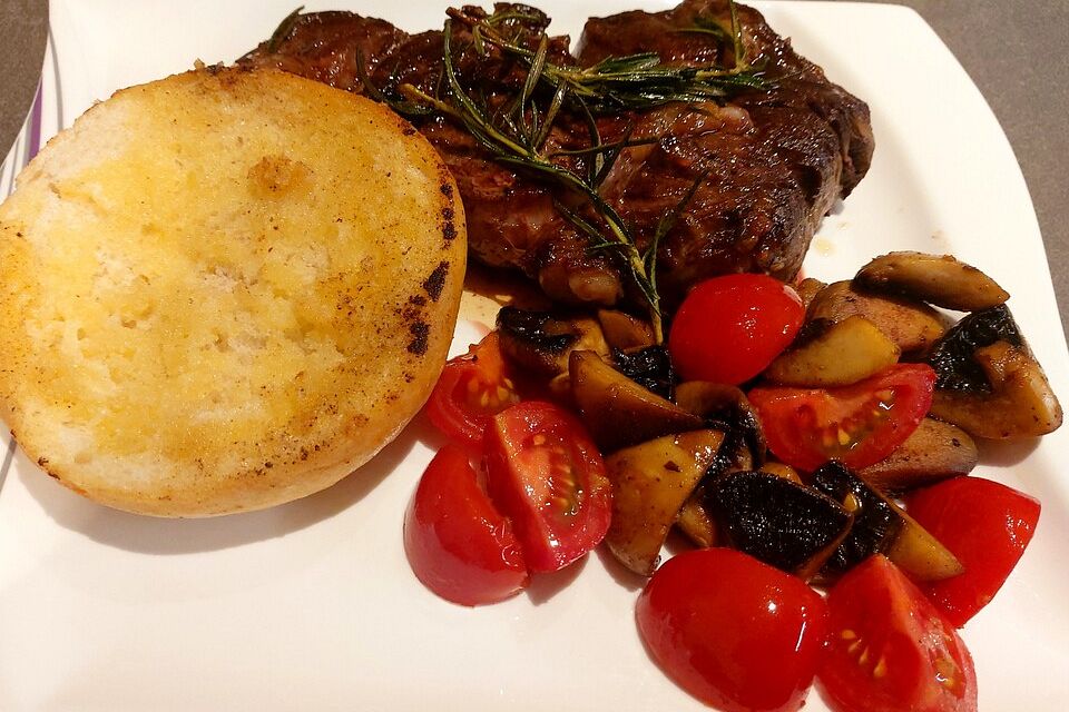 Dry Aged Entrecôte im Sous-vide-Garer und Beefer