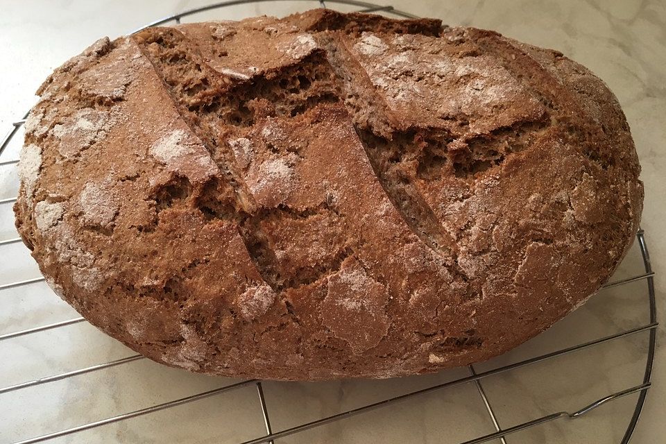 Dinkel-Joghurt-Brot aus dem gusseisernen Topf