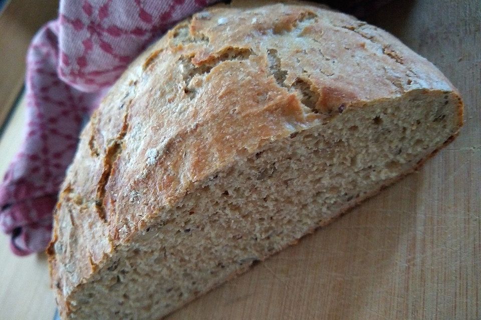 Dinkel-Joghurt-Brot aus dem gusseisernen Topf