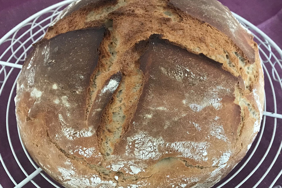 Dinkel-Joghurt-Brot aus dem gusseisernen Topf