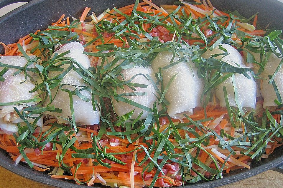 Rouladen vom Schollenfilet auf Kohlrabi - Julienne