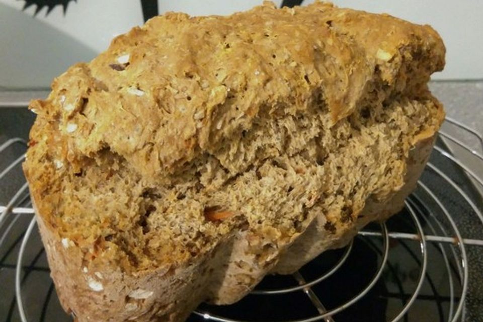 Histaminarmes Dinkelbrot mit Apfel und Karotte