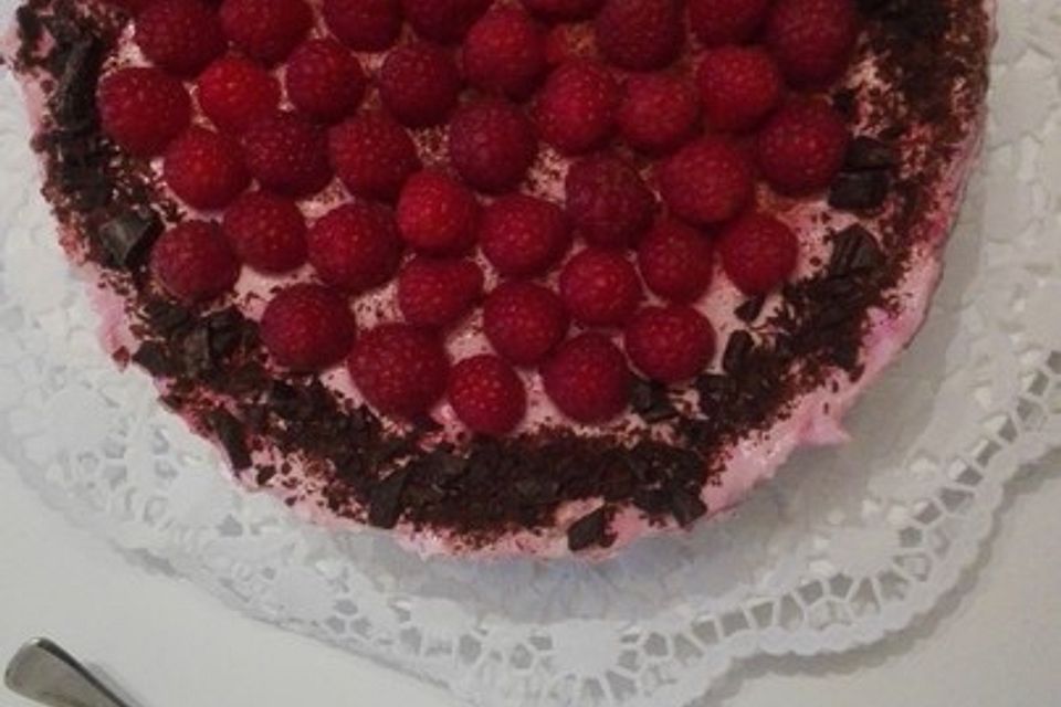 Stracciatella-Himbeer-Torte