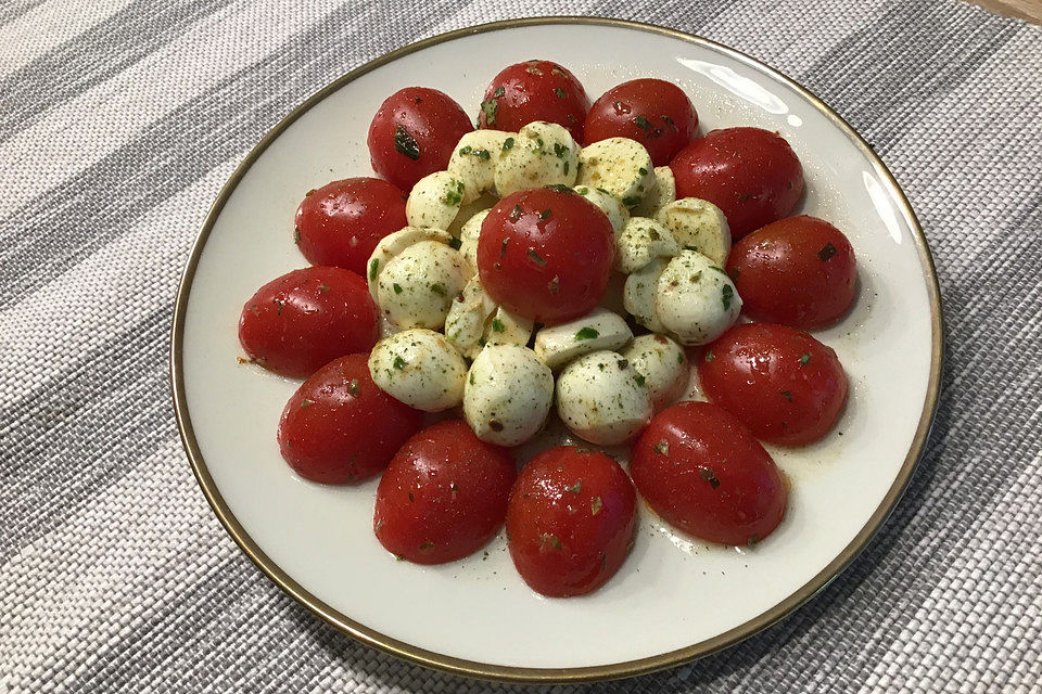 Mozzarella - Tomaten - Salat