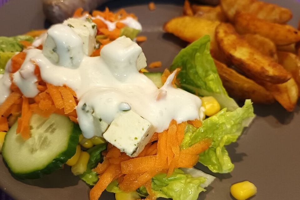 Salat mit extra würzigem Joghurtdressing