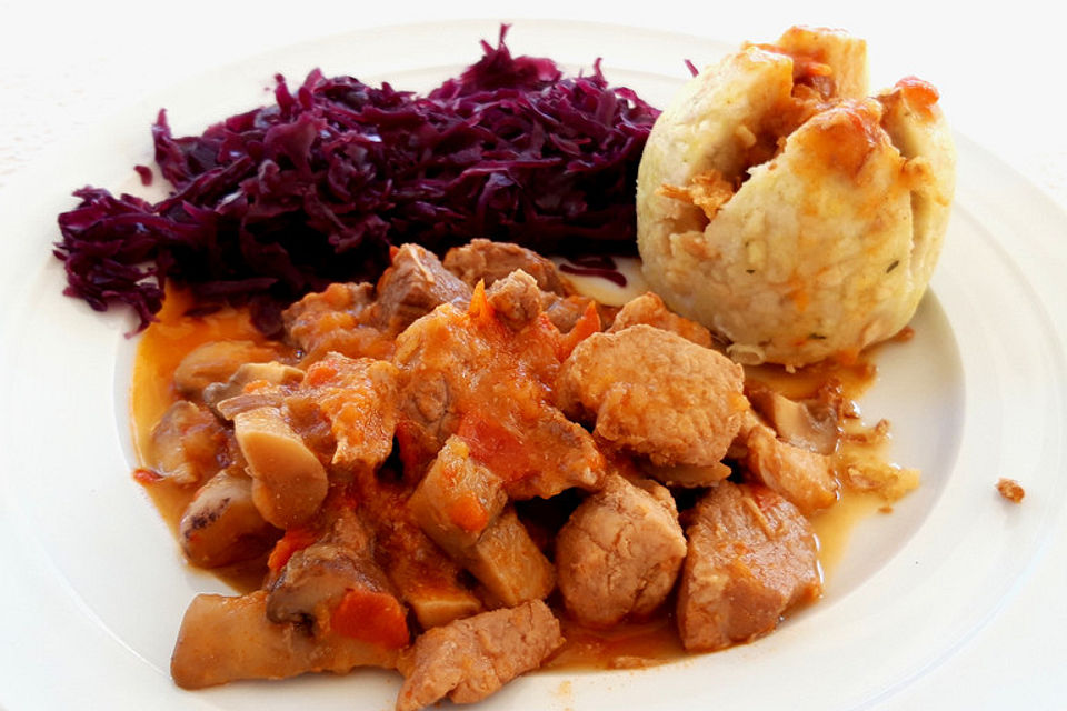 Hirschgulasch mit Rotweinsoße im Schnellkochtopf