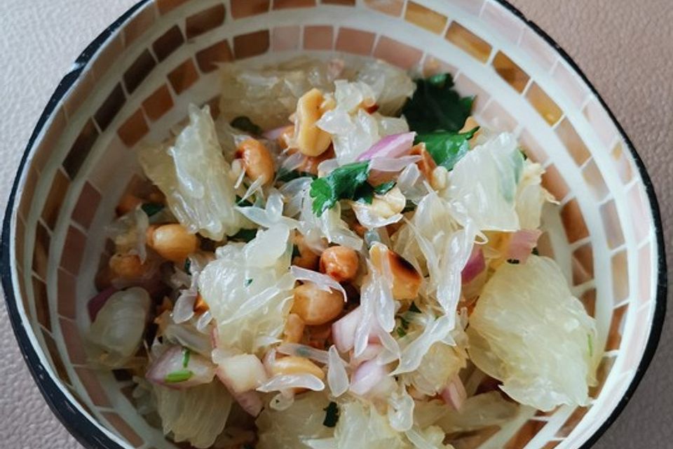 Thailändischer Pomelo-Salat mit Garnelen