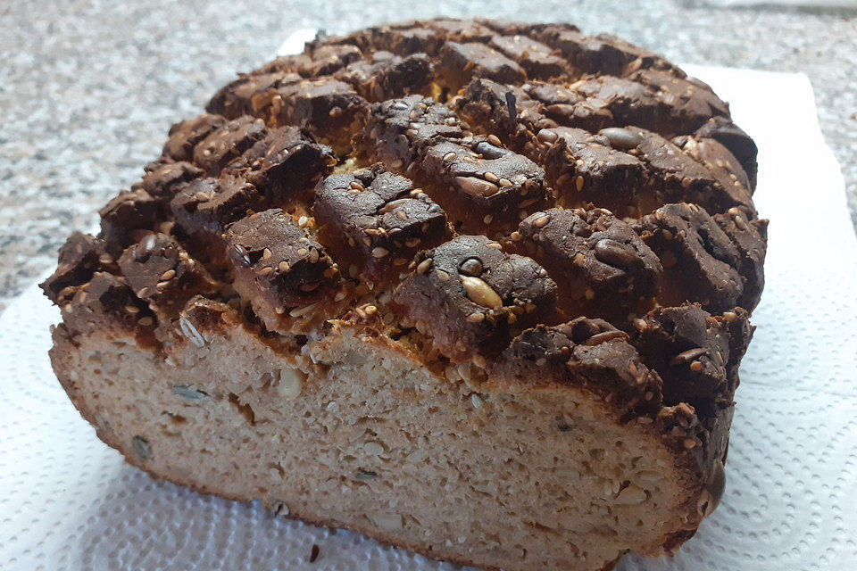 Dinkel-Quark-Vollkornbrot mit Saaten