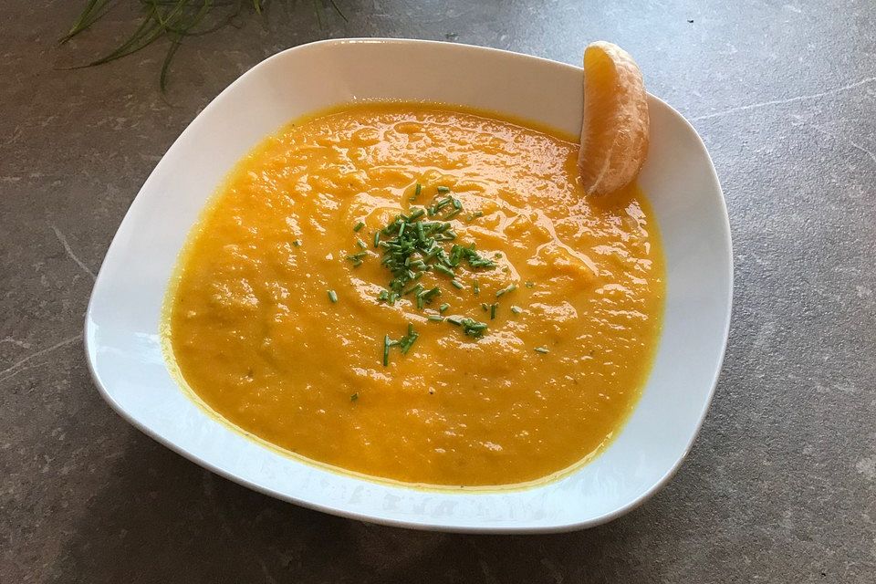 Karotten-Orangen-Suppe mit Ingwer