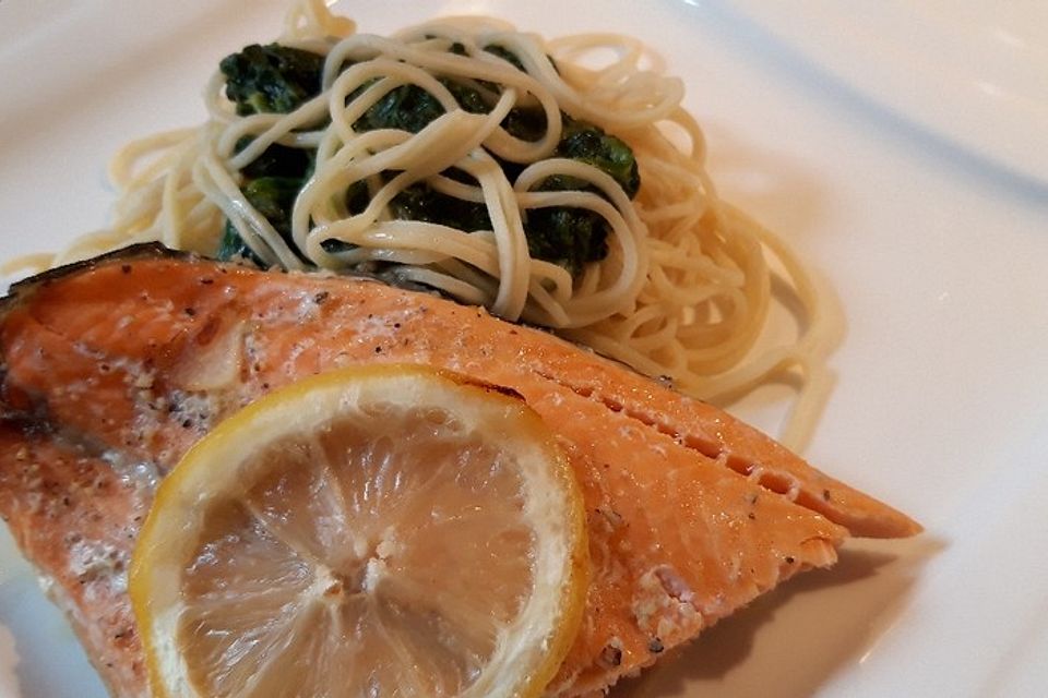 Wildlachs auf Brennnessel-Fettuccine mit Rahmspinat à la Didi