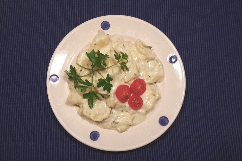 Kartoffelsalat mit leichter Milch-Sahne-Sauce