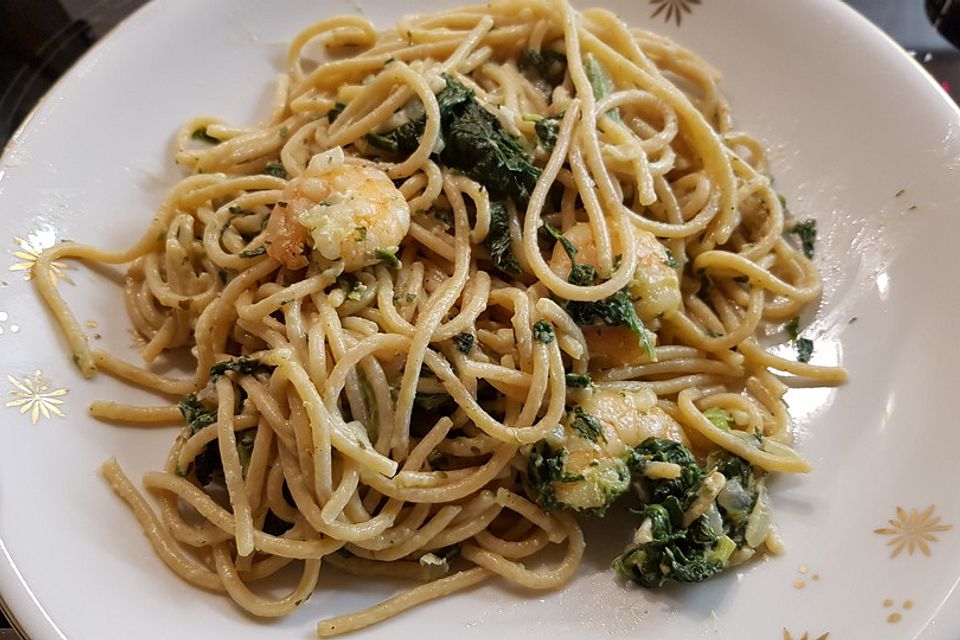 Spaghetti mit Feta, Spinat und Garnelen