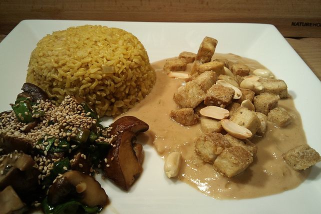 Tofu mit cremiger Erdnuss-Kokos-Sauce von Veganstella| Chefkoch