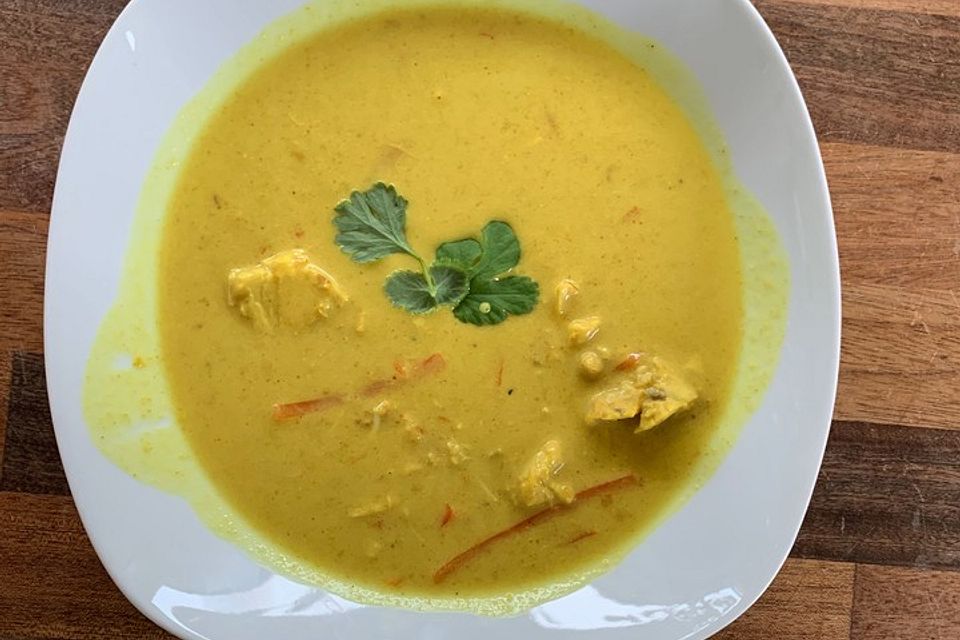 Currysuppe mit Hühnchenbrust