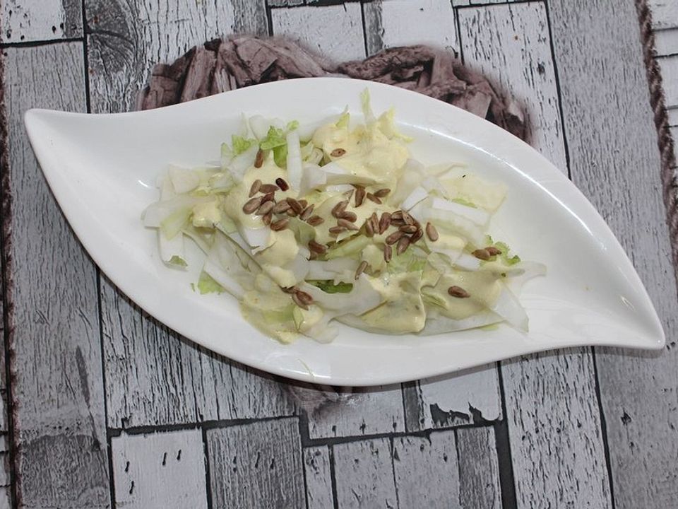 Chinakohl-Weißkohl-Salat mit Joghurt-Leinöl-Dressing und ...