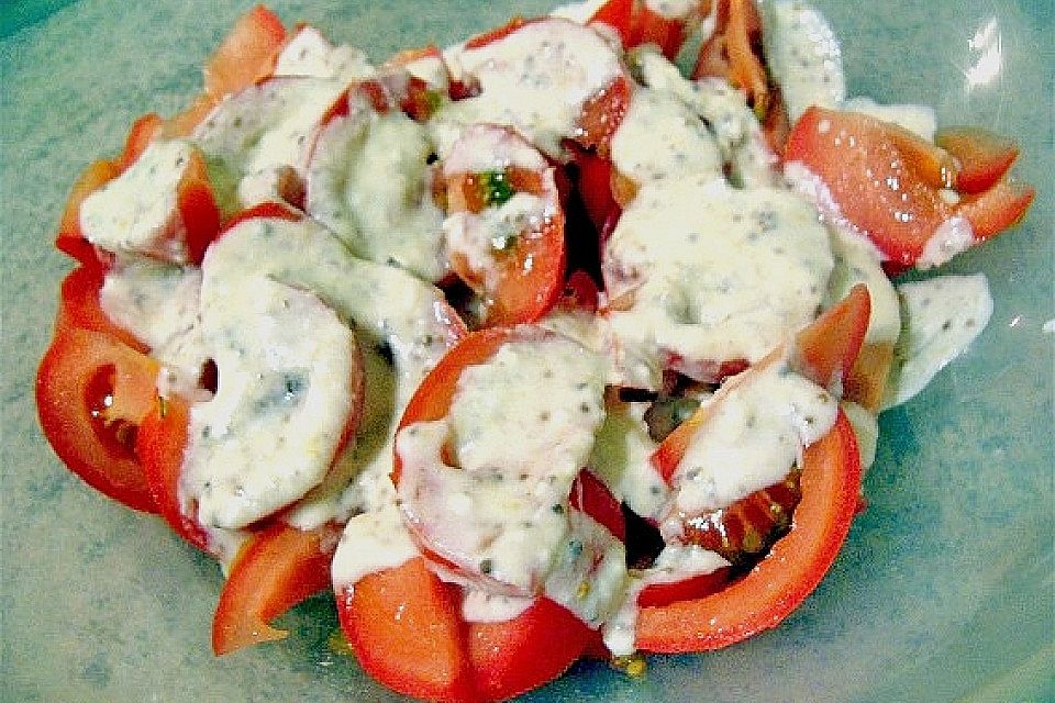 Tomatensalat mit Schmand und Honigsenf