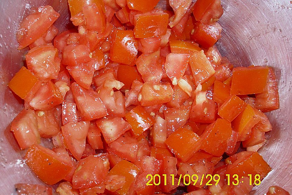 Tomatensalat mit Schmand und Honigsenf