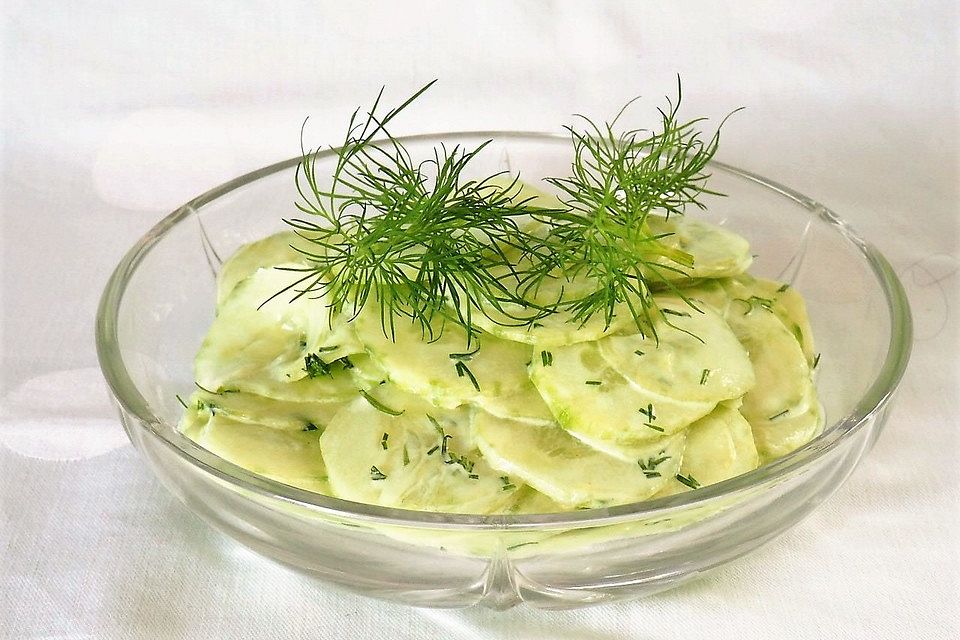 Cremiger Gurkensalat